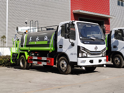 5方東風(fēng)多利卡多功能霧炮灑水車