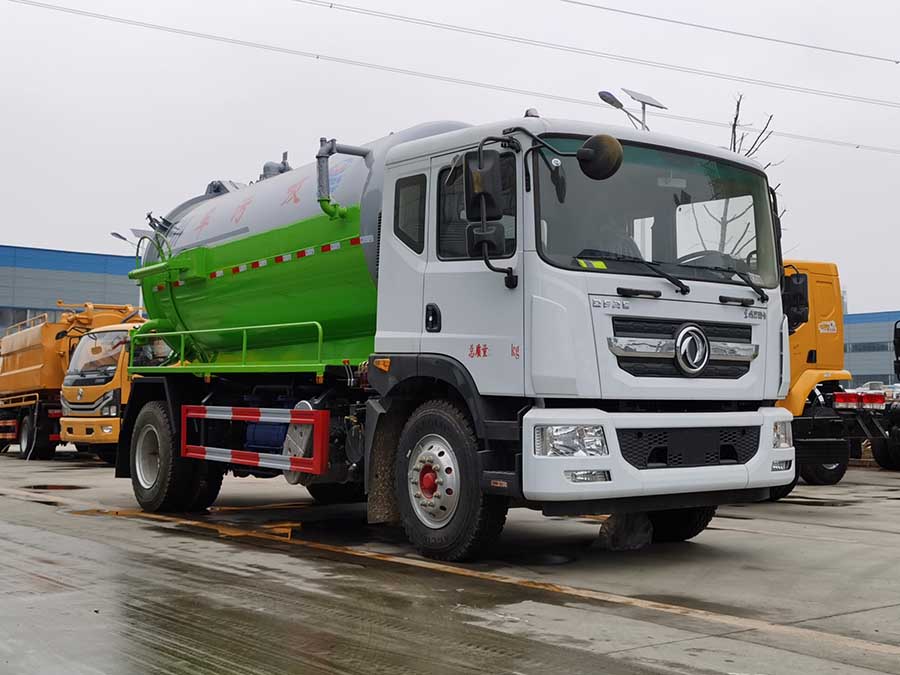 國(guó)六12方東風(fēng)多利卡D9吸污車