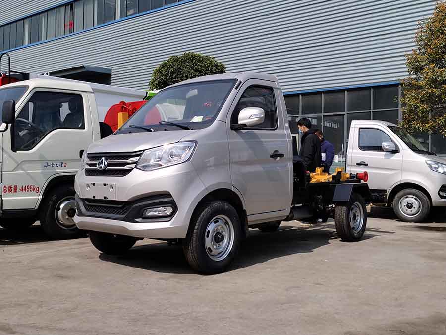 國(guó)六長(zhǎng)安3方勾臂垃圾車(chē)