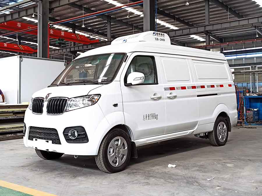 國(guó)六金杯新海獅面包冷藏車(chē)